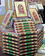 مشاهده تصوير با ابعاد بزرگتر ::گزارش تصویری:: چهارمین حضور انتشارات موسسه آینده روشن در نمایشگاه بینالمللی کتاب تهران